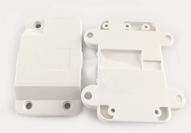 上圖為客戶使用我司塑料顆粒注塑而成的冰箱接線盒外殼