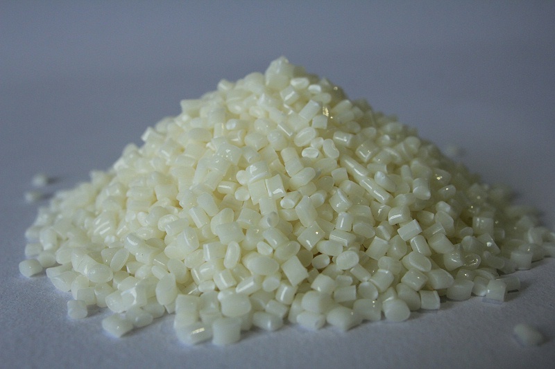 煙臺(tái)客戶詢定奶箱用ABS全新料多少錢一噸，塑料小編為您提供實(shí)時(shí)報(bào)價(jià)！