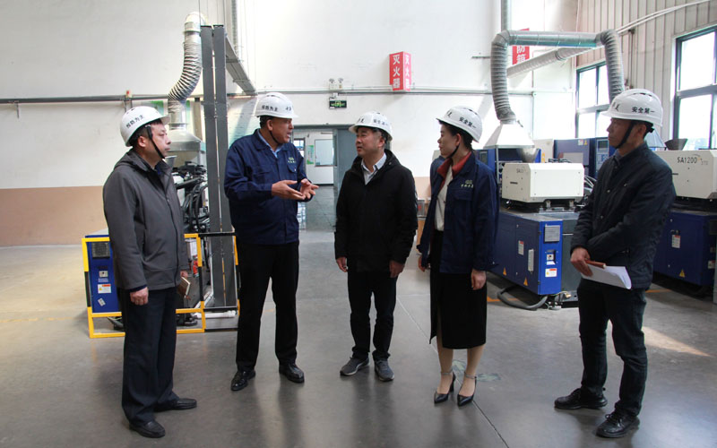 青島市委臺港澳辦到青島中新華美車間參觀