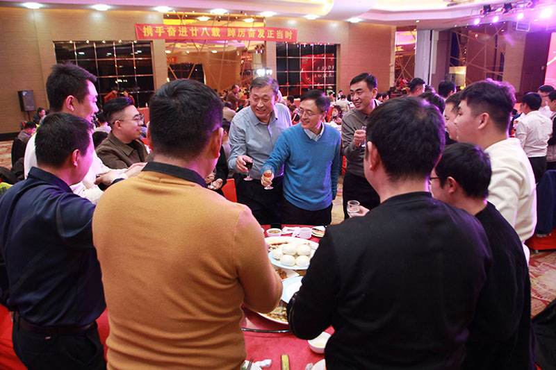 開(kāi)懷暢飲 (1)