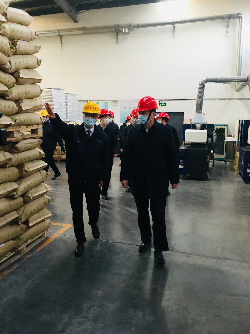 青島市委常委、統(tǒng)戰(zhàn)部部長王久軍、市委臺港澳辦主任紀(jì)家棟、城陽區(qū)區(qū)長解宏勁、區(qū)委常委、統(tǒng)戰(zhàn)部部長高尚倫一行蒞臨我司考察