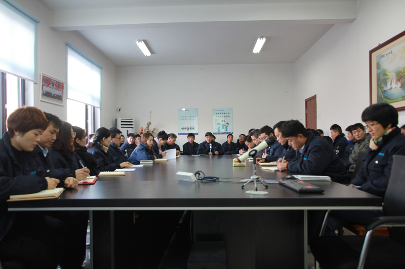 公司總經(jīng)理王東先生強(qiáng)調(diào)公司要對每一位員工負(fù)責(zé)、對公司負(fù)責(zé)，公司要安全生產(chǎn)，各個工段不違規(guī)操作，以及可能存在的安全隱患，安全第一。