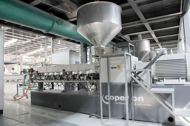 雙螺桿擠出機在塑料顆粒共混改性、填充改性、纖維增強改性中的應(yīng)用