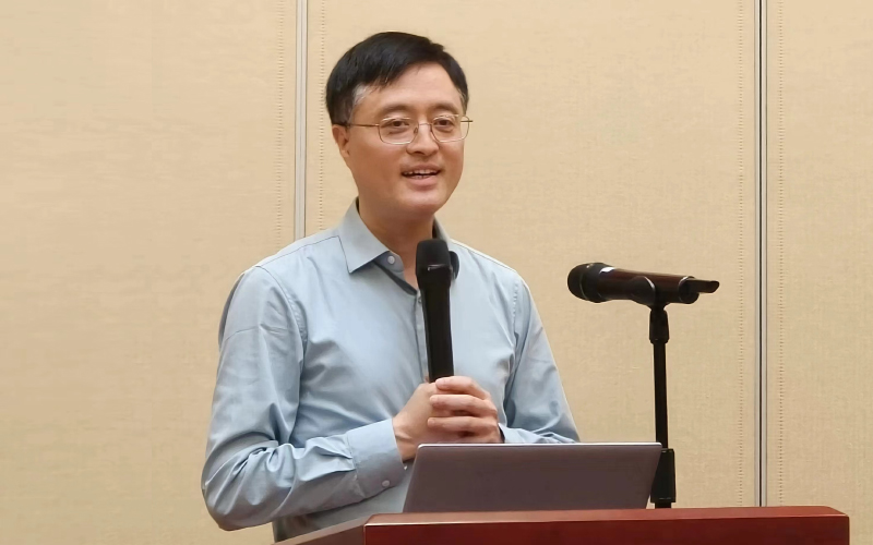 《塑料工業(yè)》理事會副理事長、第10屆編委會編委、青島中新華美總經(jīng)理王東