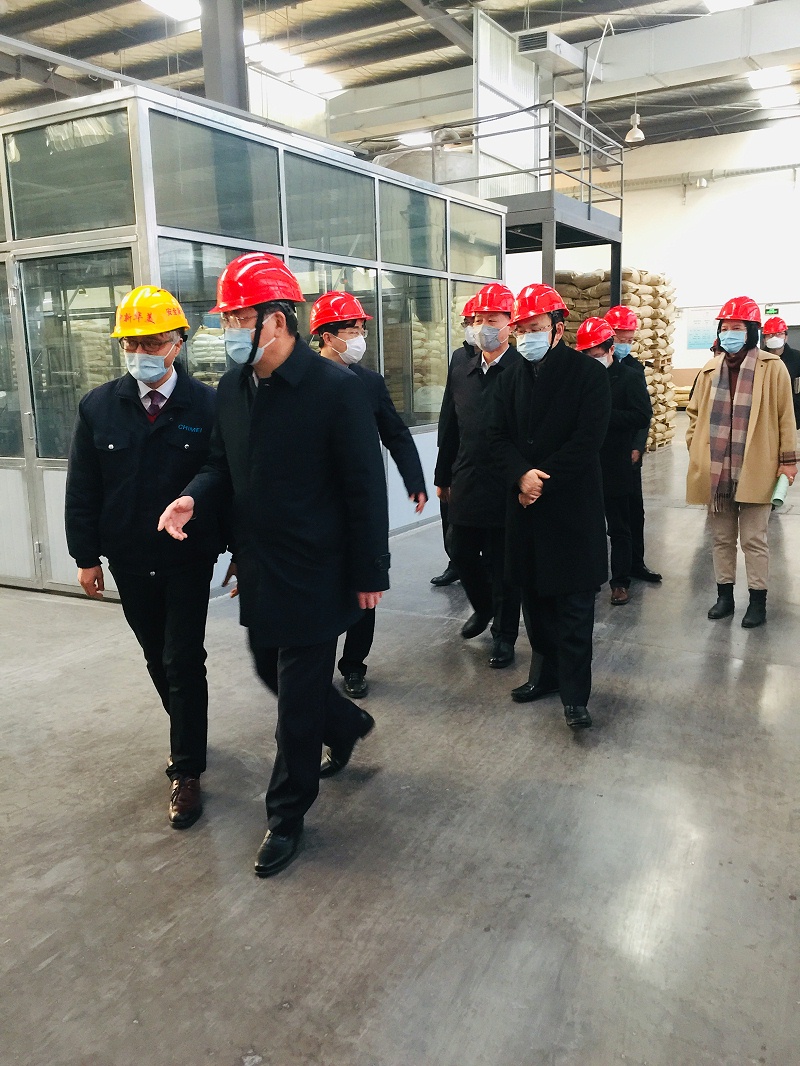 青島市委常委、統(tǒng)戰(zhàn)部部長王久軍、市委臺港澳辦主任紀(jì)家棟、城陽區(qū)區(qū)長解宏勁、區(qū)委常委、統(tǒng)戰(zhàn)部部長高尚倫一行蒞臨我司考察