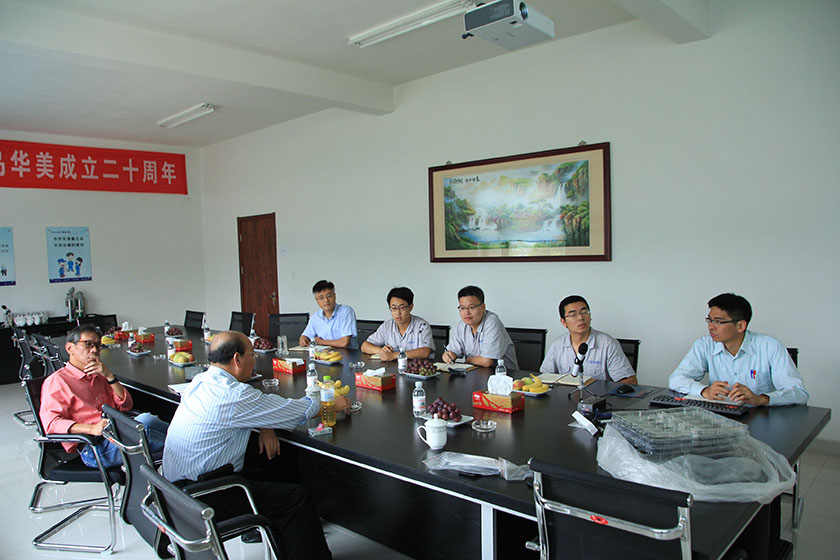 公司副董事長、臺灣奇美研發(fā)總處薛東弼副總經(jīng)理做技術(shù)指導