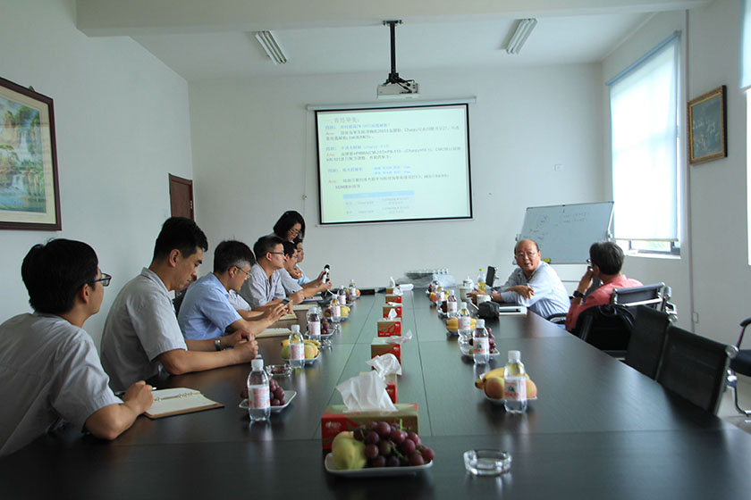 公司副董事長、臺灣奇美研發(fā)總處薛東弼副總經(jīng)理做技術(shù)指導