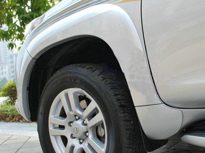 汽車(chē)車(chē)輪眉