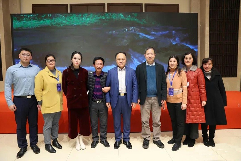 《塑料工業(yè)》全體人員與蹇錫高院士、王玉忠院士、劉孝波教授合影留念